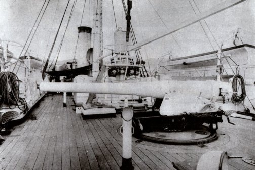 济远舰舰尾的150毫米克虏伯炮。