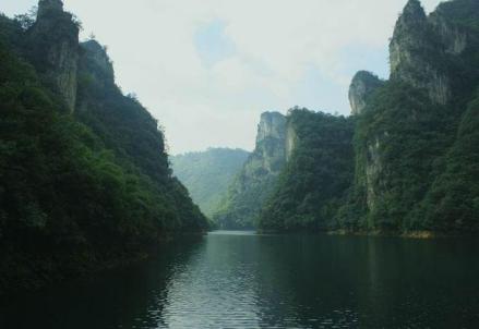 鲁布格深谷湖