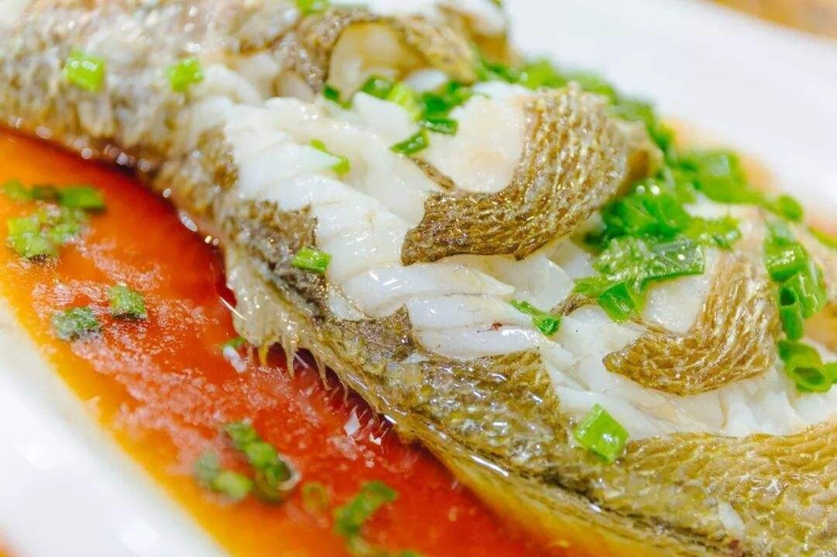 板芙镇地方菜肴蒸西江黄鱼
