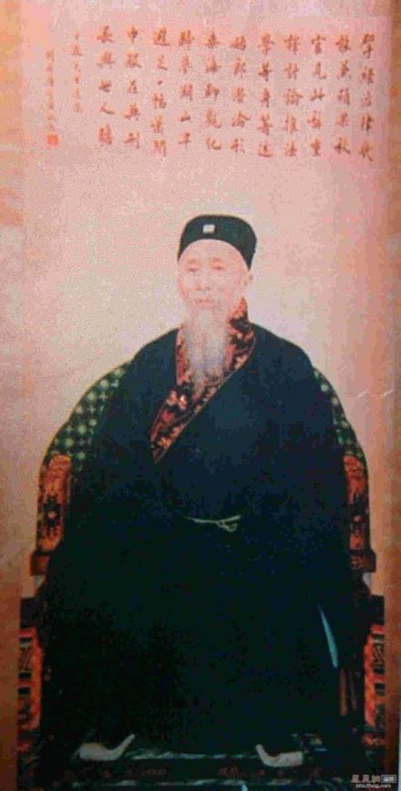 身穿汉服的沈家本