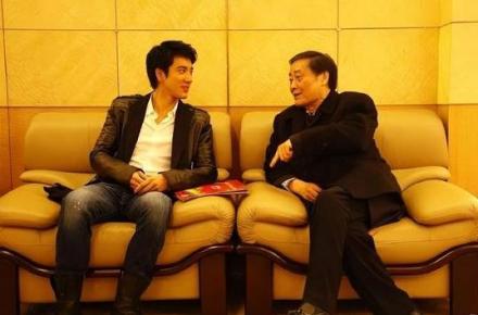 王力宏和宗庆后合照