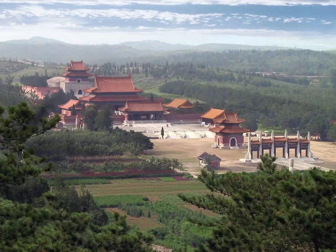 清崇陵全貌 