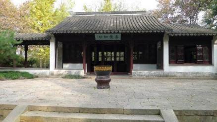 虎丘书台松影