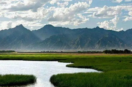敕勒川草原文化旅游区风光 