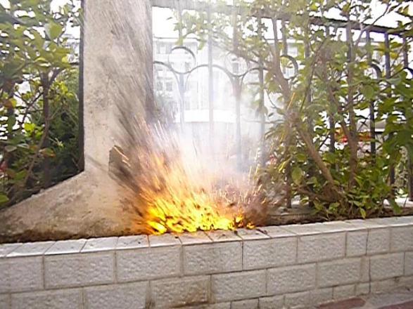 钠在土中爆炸