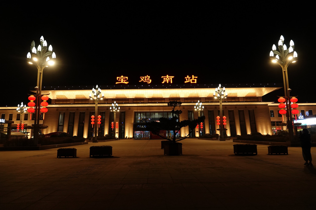 位于马营镇的徐兰高速铁路宝鸡南站夜景
