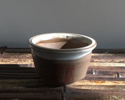 陶泥无光白釉杯