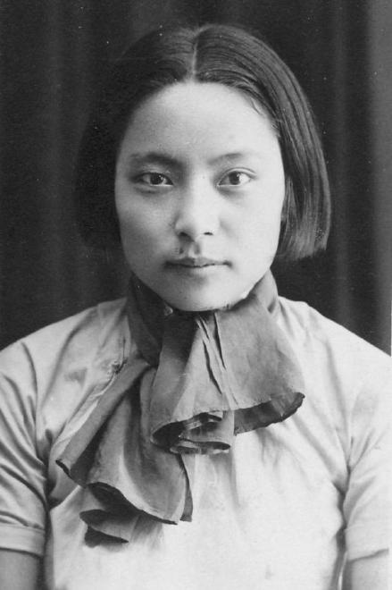 学生时代的朱世英
