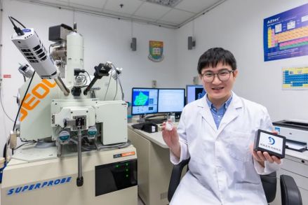 港大地球科学系电子探针研究月球样本
