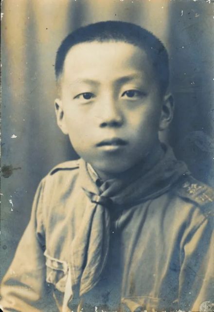 少年顾德仁