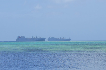 美军“沃森级”海上预置舰在塞班外海