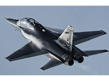 L-15猎鹰高级教练机