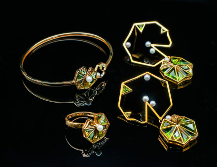 “一霎荷塘”橄榄石珠宝，孙柳作品，橄榄石产自中国意气松南山