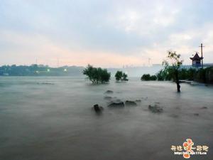 黎明前的汉江
