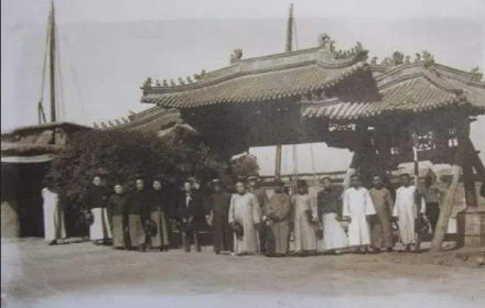 ，天津水西庄遗址保管委员会同仁合影