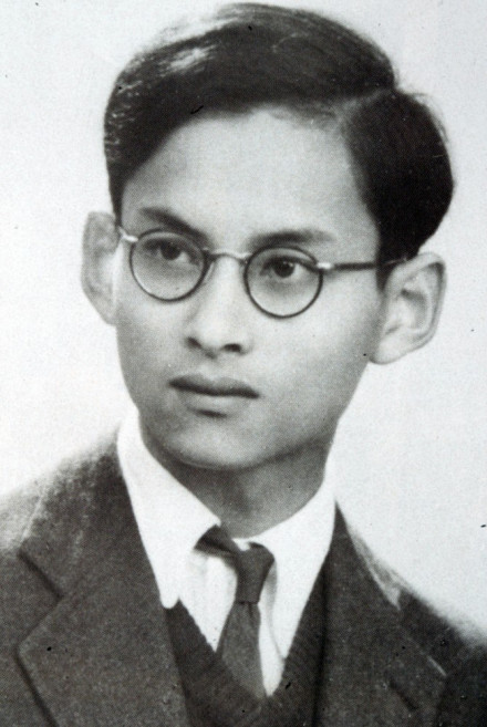 普密蓬·阿杜德王子（1945年）
