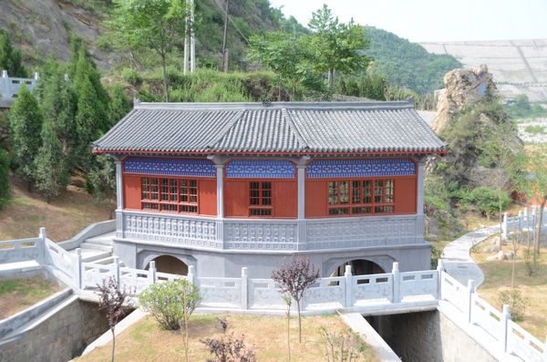 梅惠渠首闸室 