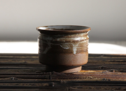 淡青釉圆口杯