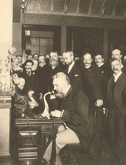 1892年，贝尔发明电话