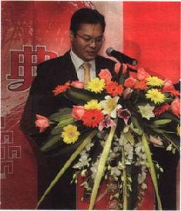 与瑞士传媒集团签订会上邓超明发言