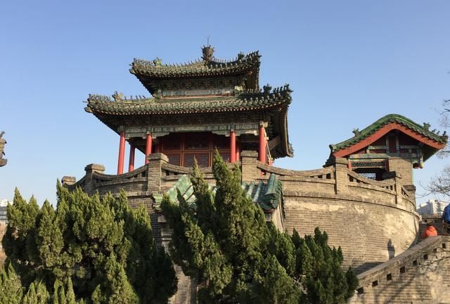 据胜亭 