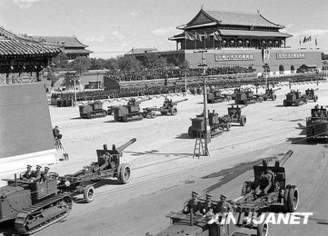 1951年10月1日，中国人民解放军重装牵引炮兵部
