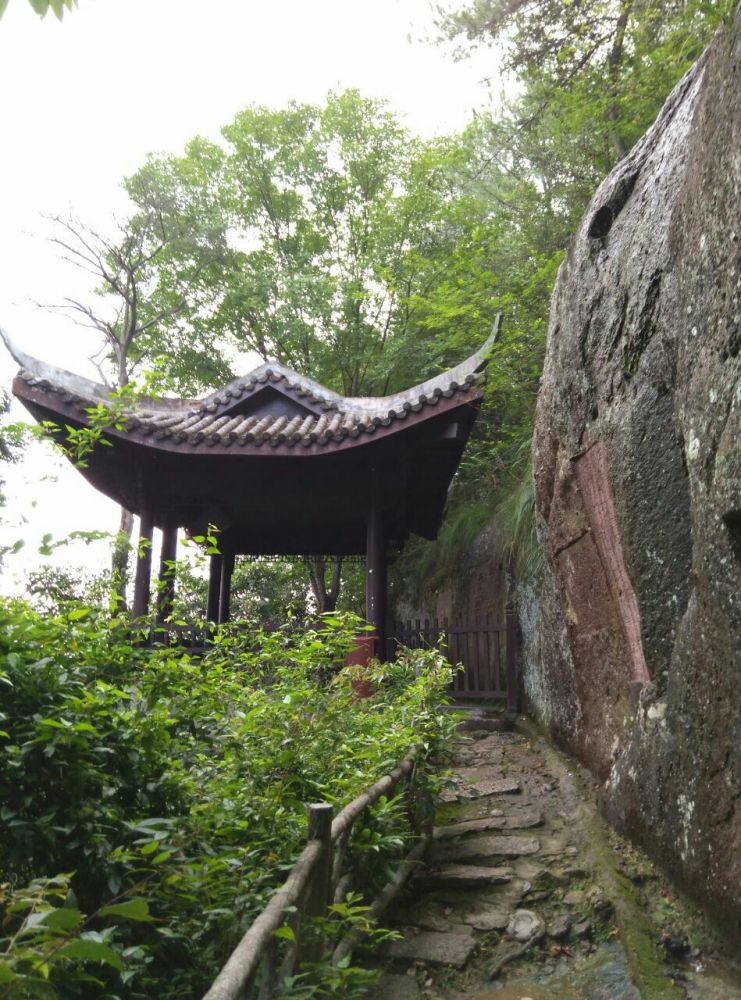 南明山