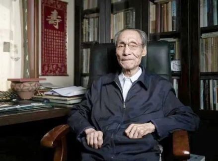 严文明