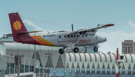 德安航空DHC-6降落高雄国际机场