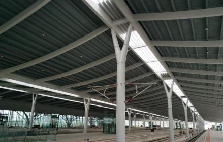 福州南站站房扩建工程金属屋面施工完成