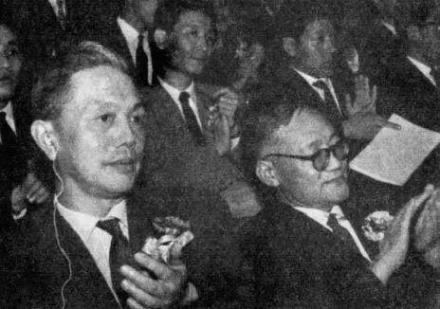 1961年，杨朔随中国作家代表团访问日本