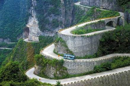 四级公路常运用于九曲十八弯的盘山公路中