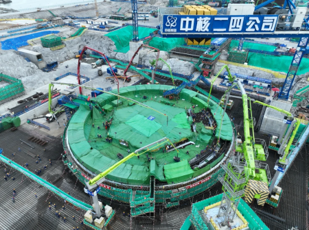 9月27日，漳州核电二期工程4号机组浇灌核岛第一罐混凝土现场