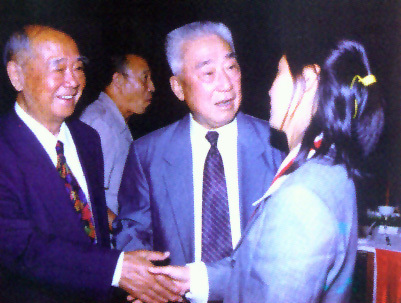 李梦华（左）