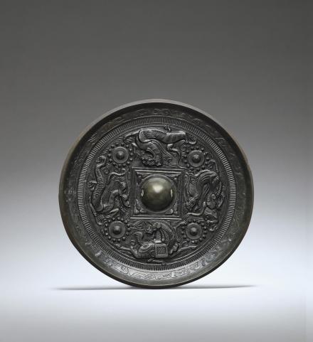 四乳神兽古铜镜