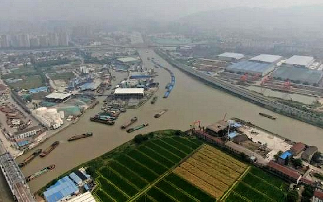 锡澄运河（左）在无锡市与大运河（右）交汇
