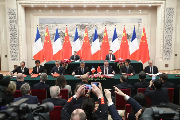 习近平主席见证中广核与法国替代能源与原子能委员会签订合作协议