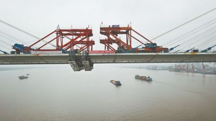 2017年10月6日，芜湖长江公路二桥完成主桥合龙工程