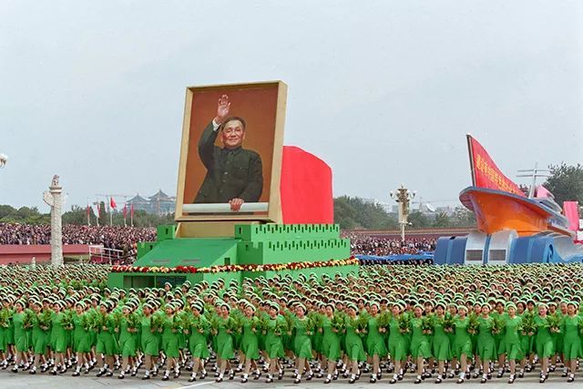 1999年国庆群众游行「春天的故事」方阵 