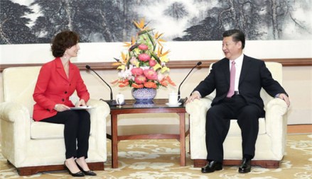 习近平会见联合国教科文组织总干事