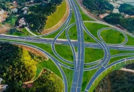 河惠莞高速公路与梅河高速公路（龙川段）相连接的梅花枢纽立交互 