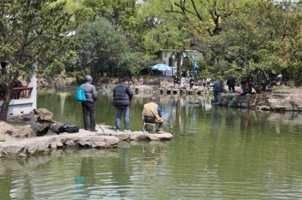 钓鱼池