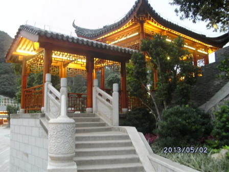经“长城”上山