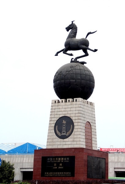 站前雕塑“马踏飞燕”