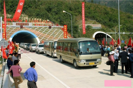 汕梅高速公路莲花山隧道