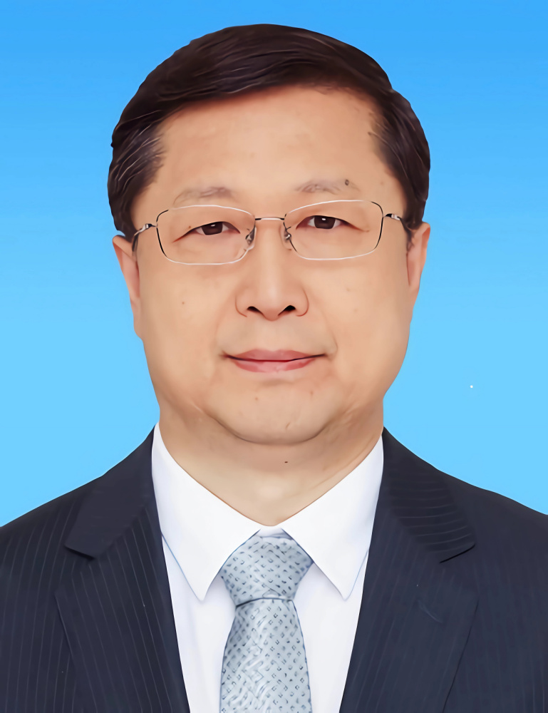 由伟中国融通资产管理集团有限公司副总经理、党组成员