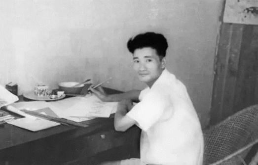 1947年在嘉兴创作《三毛流浪记》
