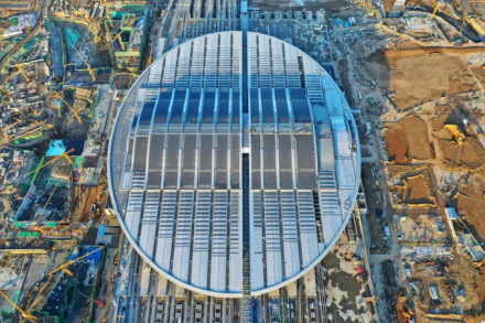 雄安站站房侧面俯瞰