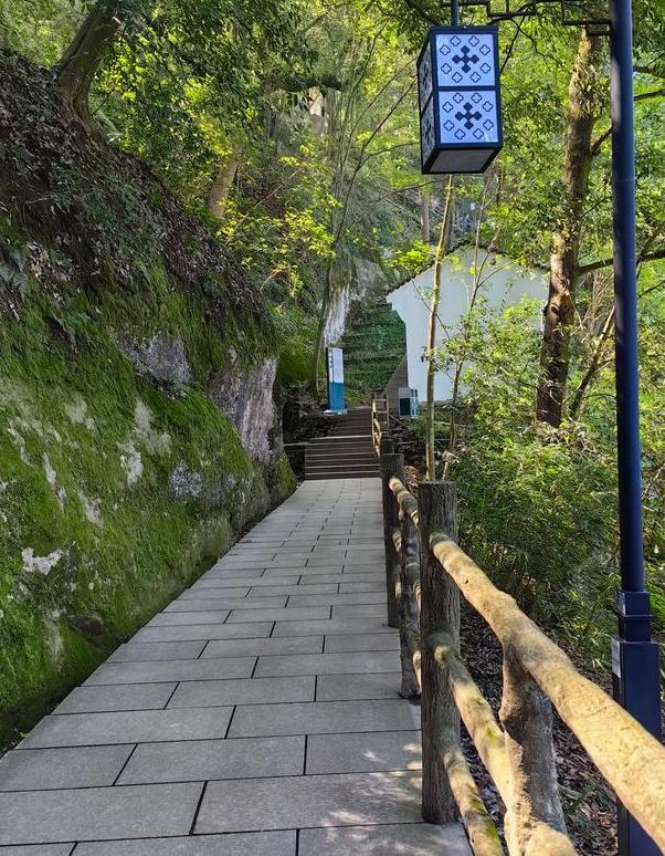 南明山