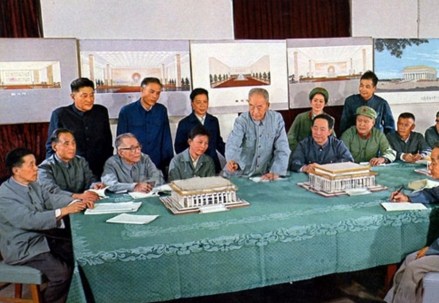 选址设计组召开座谈会